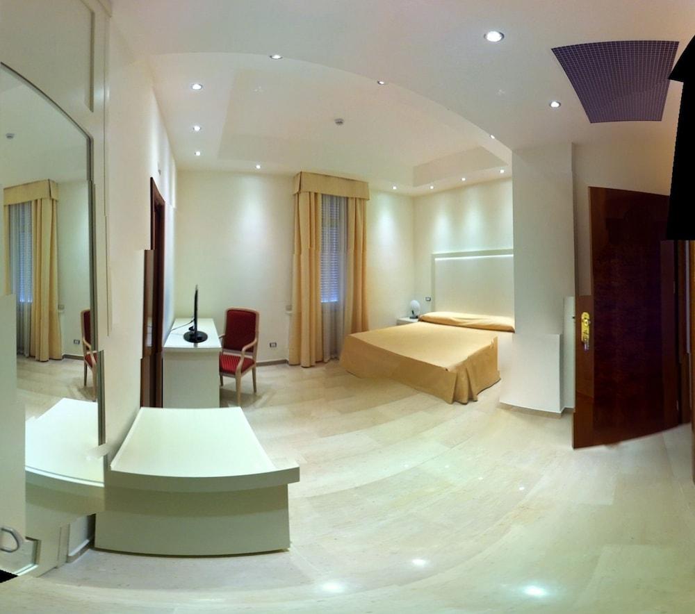 Hotel Europa Φότζια Εξωτερικό φωτογραφία
