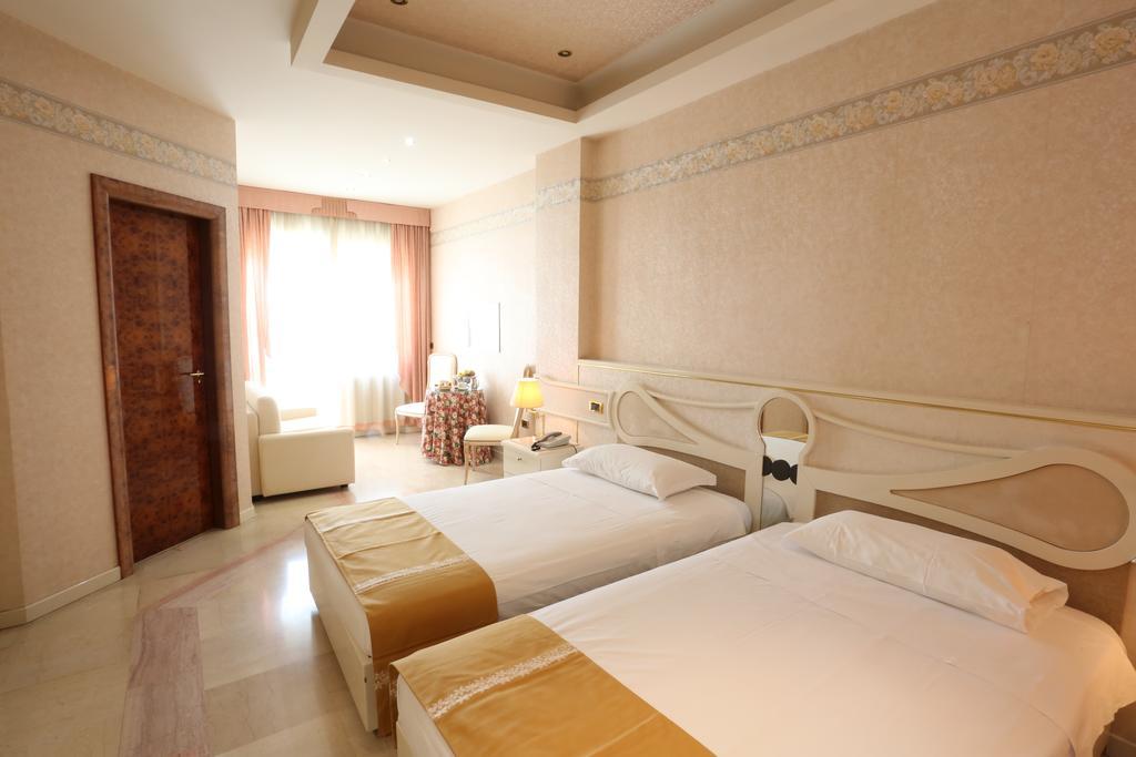Hotel Europa Φότζια Εξωτερικό φωτογραφία