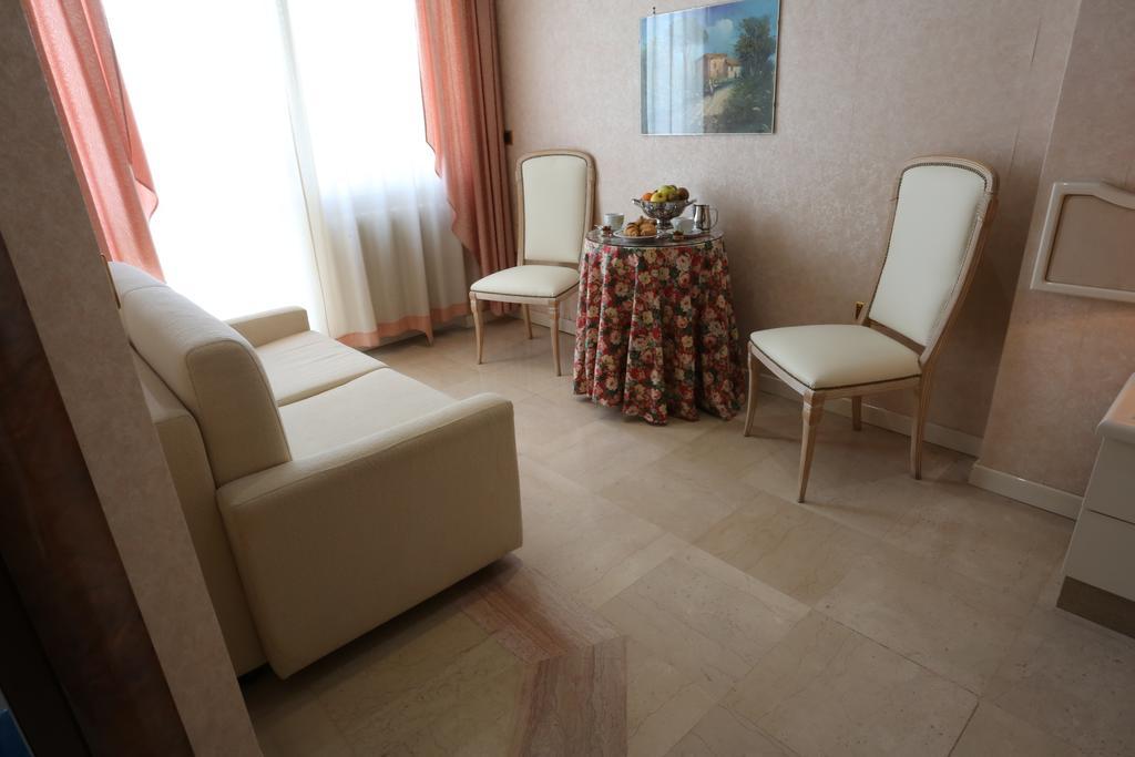 Hotel Europa Φότζια Εξωτερικό φωτογραφία