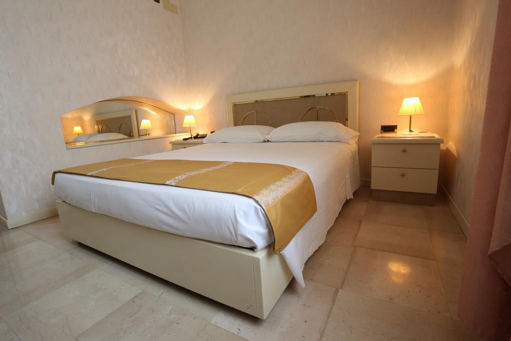 Hotel Europa Φότζια Εξωτερικό φωτογραφία