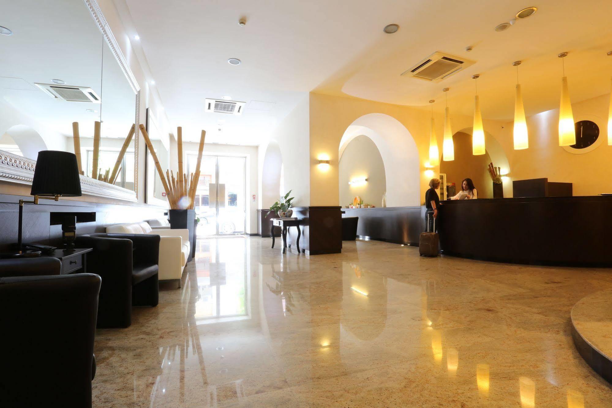 Hotel Europa Φότζια Εξωτερικό φωτογραφία