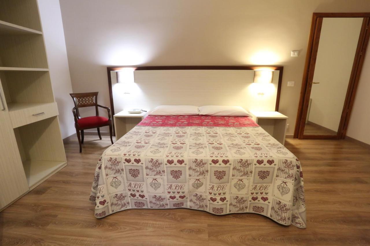 Hotel Europa Φότζια Εξωτερικό φωτογραφία