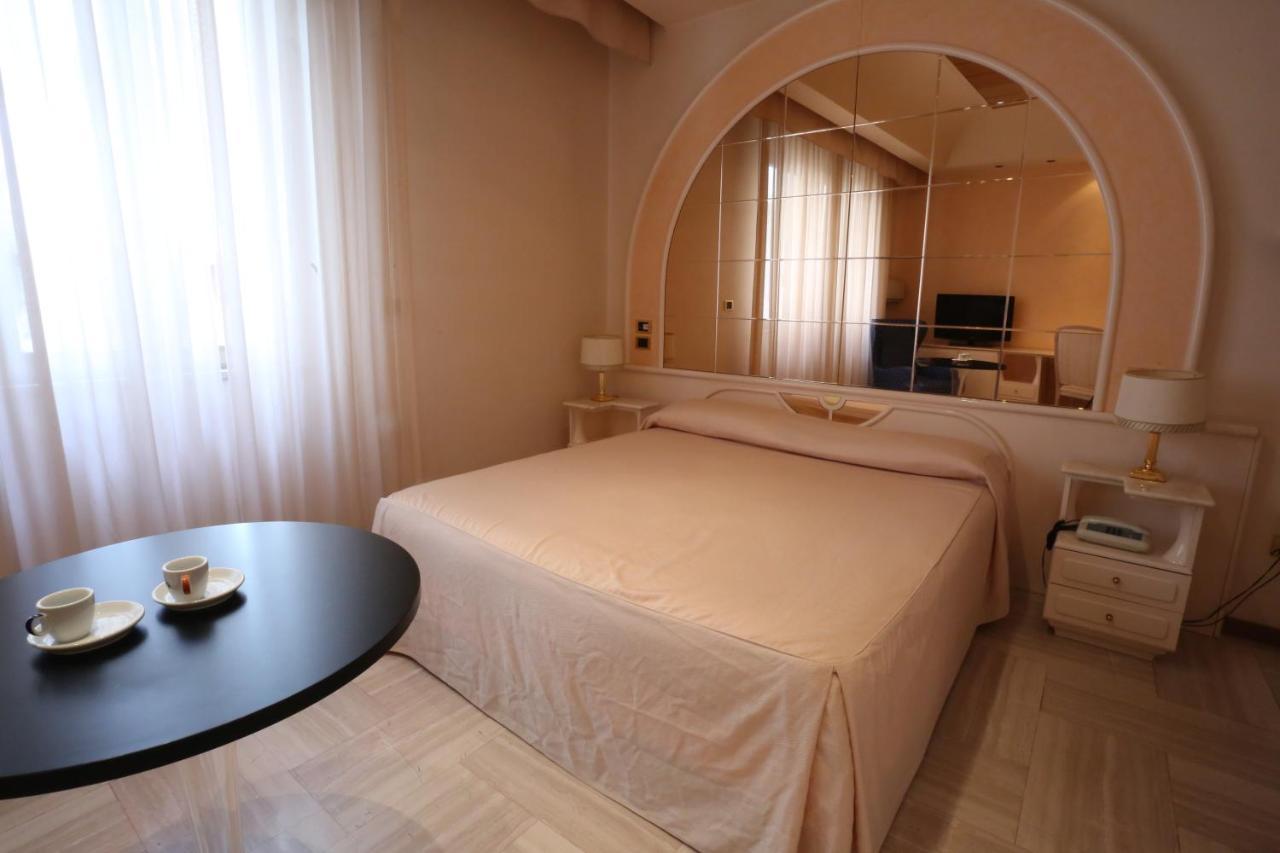 Hotel Europa Φότζια Εξωτερικό φωτογραφία